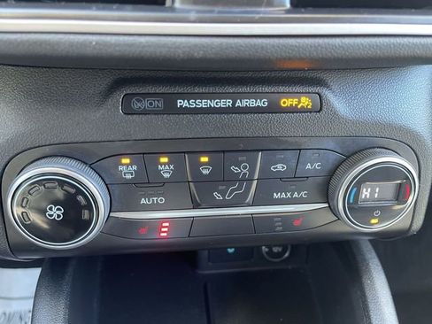 Used 2020 Ford Escape SE image 21