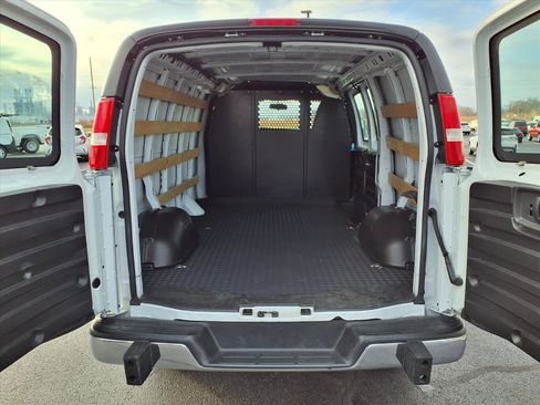 Used 2024 GMC Savana 2500 w/ Driver Convenience Package image 22