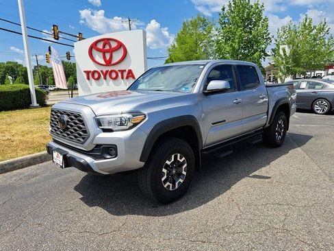 Used 2021 Toyota Tacoma TRD Off-Road w/ Technology Package AWD/4WD image 2
