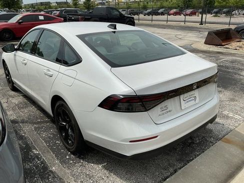 Used 2025 Honda Accord SE image 11