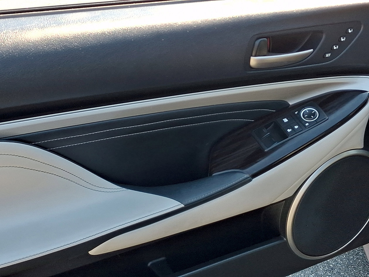 Used 2015 Lexus RC 350 w/ Luxury Package RWD image 12