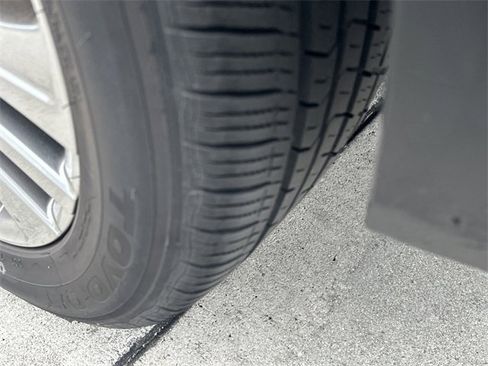 Used 2021 Toyota Venza XLE w/ Softex Package image 16