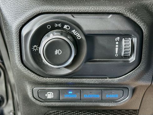 Used 2023 Jeep Wrangler Unlimited Sahara w/ Cold Weather Group AWD/4WD image 16