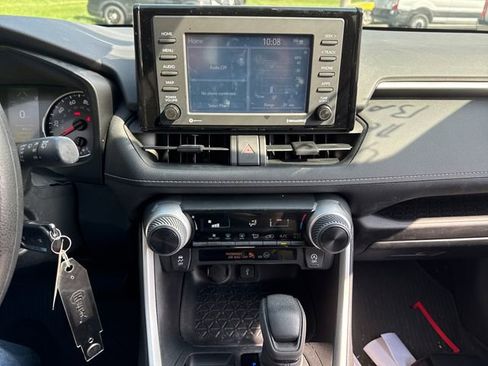 Used 2022 Toyota RAV4 LE AWD/4WD image 27