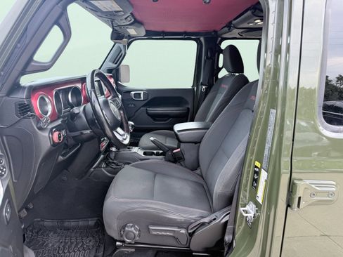 Used 2021 Jeep Gladiator Rubicon w/ Cold Weather Group image 21