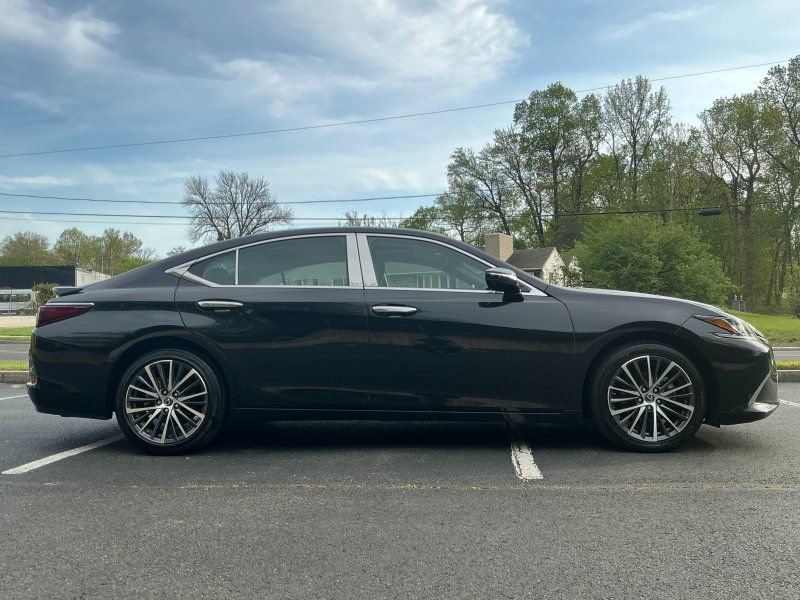 Used 2022 Lexus ES 350 w/ Premium Package FWD image 4