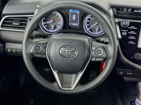 Used 2018 Toyota Camry LE image 30
