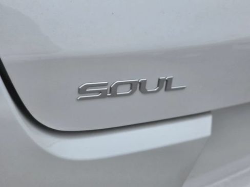 Certified 2025 Kia Soul LX w/ LX Technology Package FWD image 11
