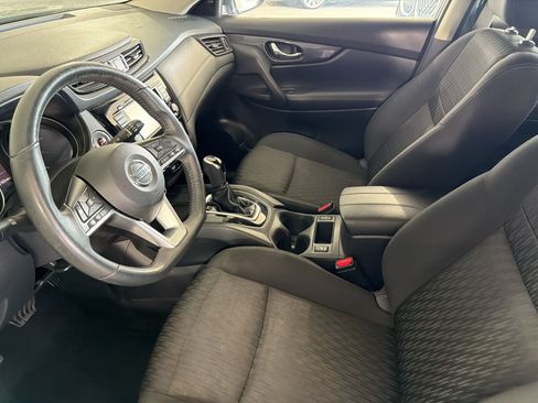 Used 2018 Nissan Rogue SV AWD/4WD image 4