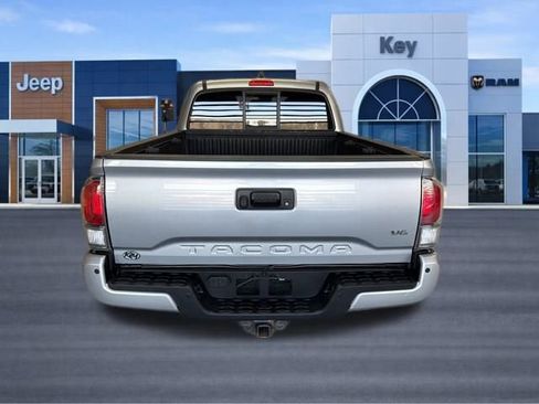 Used 2020 Toyota Tacoma TRD Sport image 5