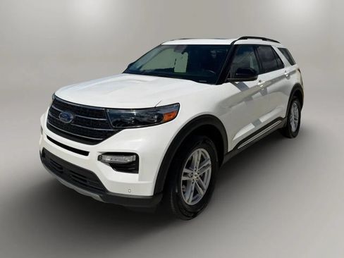 Used 2023 Ford Explorer XLT w/ Equipment Group 202A AWD/4WD image 3