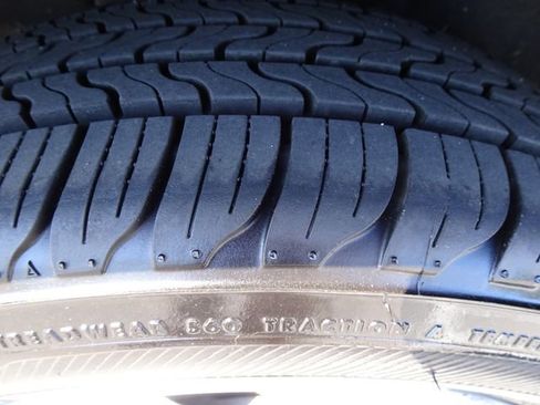 Used 2019 MINI Cooper 4-Door Hardtop w/ Signature Upholstery Package image 31