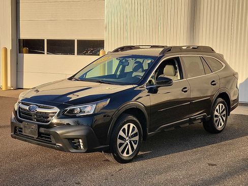 Used 2022 Subaru Outback Premium image 3
