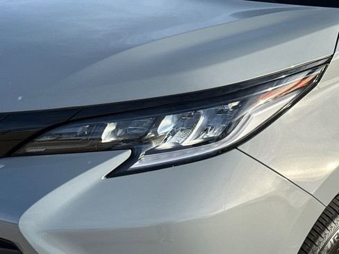 Used 2025 Toyota Sienna XLE Woodland Edition AWD/4WD image 4