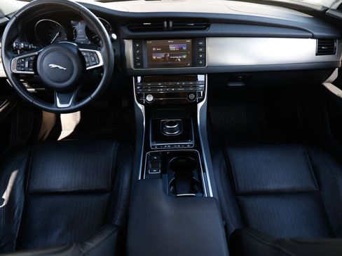 Used 2018 Jaguar XF Prestige image 25
