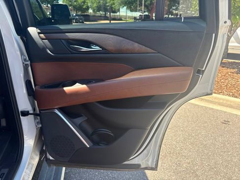 Used 2020 Cadillac Escalade Premium Luxury AWD/4WD image 23