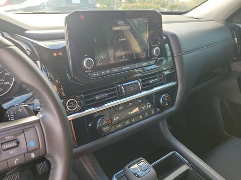 Certified 2024 Nissan Pathfinder SV FWD image 23