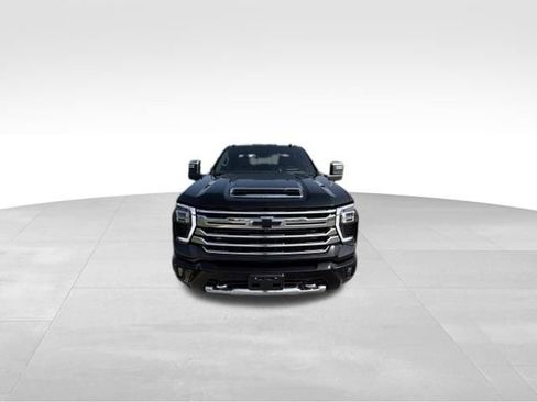 Used 2024 Chevrolet Silverado 2500 High Country w/ High Country Premium Package AWD/4WD image 2