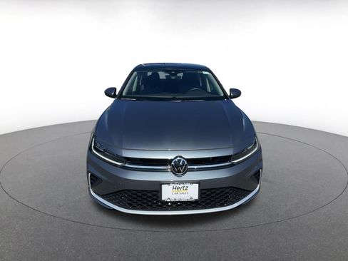 Used 2025 Volkswagen Jetta SE image 4