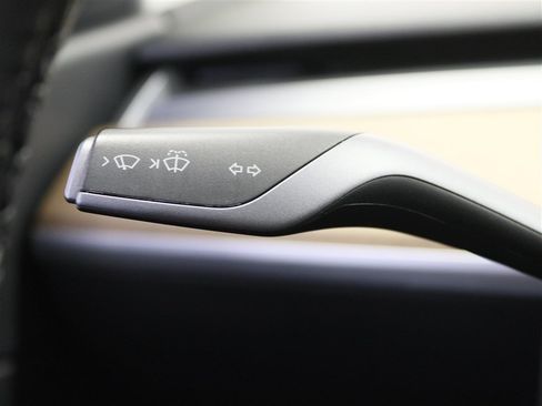 Used 2021 Tesla Model Y Long Range AWD/4WD image 39