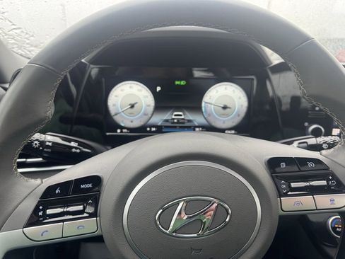 Used 2022 Hyundai Elantra SEL w/ Convenience + Premium Package image 16