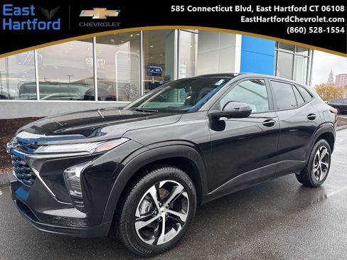 Used 2024 Chevrolet Trax RS w/ Driver Confidence Package image 1