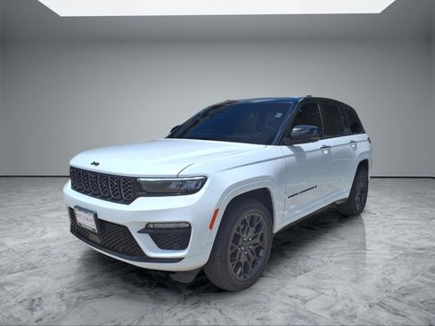 Used 2025 Jeep Grand Cherokee Summit w/ Obsidian Package AWD/4WD image 3