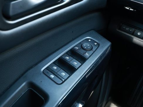 Used 2025 Nissan Pathfinder SV FWD image 20
