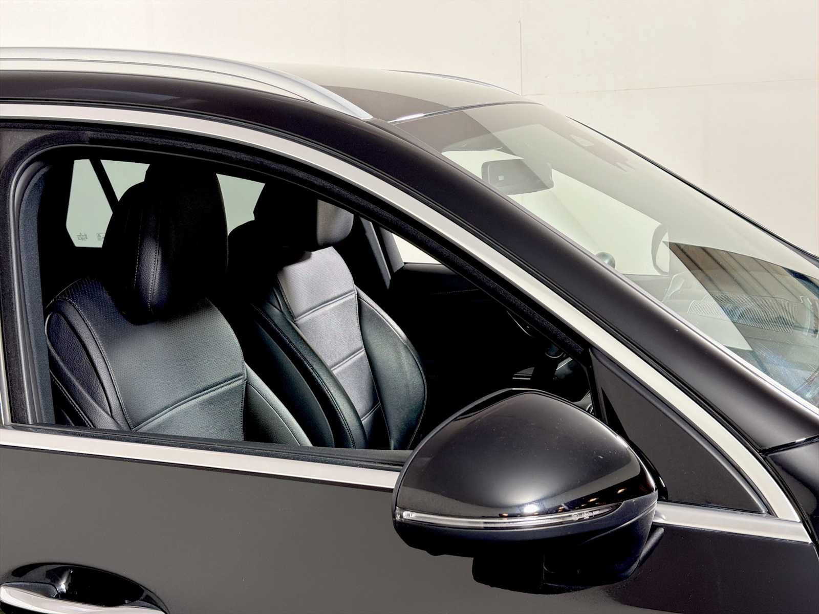 Used 2023 Mercedes-Benz GLC 300 4MATIC image 29