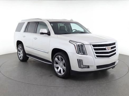 Used 2017 Cadillac Escalade Premium Luxury AWD/4WD image 2