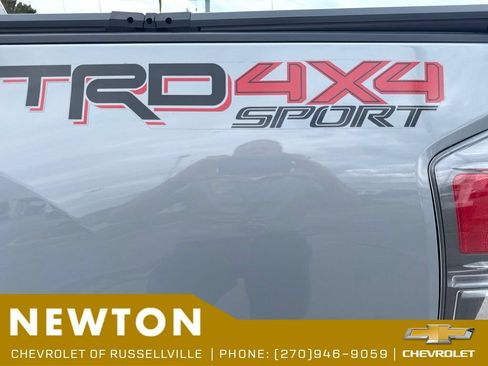 Used 2021 Toyota Tacoma TRD Sport AWD/4WD image 7