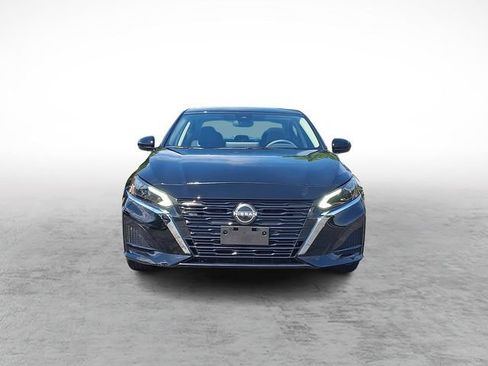 Used 2023 Nissan Altima 2.5 SV w/ SV Premium Package AWD/4WD image 2