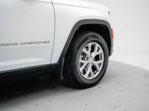 Used 2022 Jeep Grand Cherokee Limited w/ Luxury Tech Group II image 12