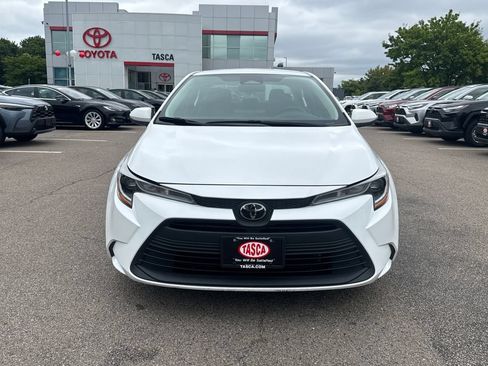Used 2024 Toyota Corolla LE FWD image 2