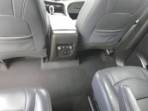 Used 2018 Buick Enclave Essence AWD/4WD image 23
