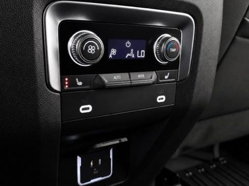 Used 2023 GMC Yukon SLT w/ SLT Luxury Package AWD/4WD image 40