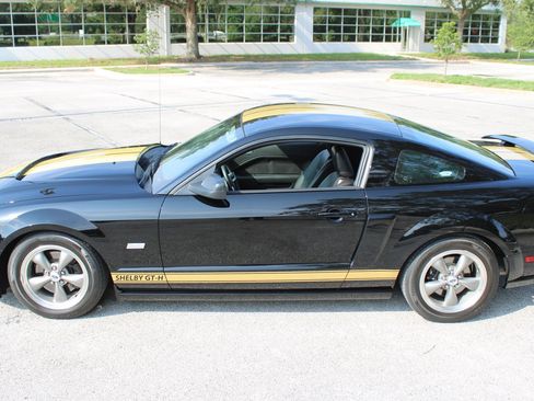 Used 2006 Ford Mustang GT RWD image 10