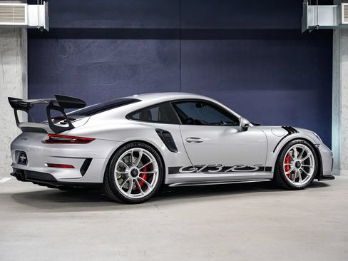 Used 2019 Porsche 911 GT3 RS RWD image 3