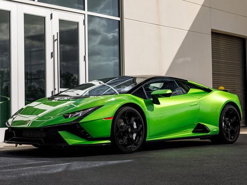 Used 2023 Lamborghini Huracan Tecnica image 8