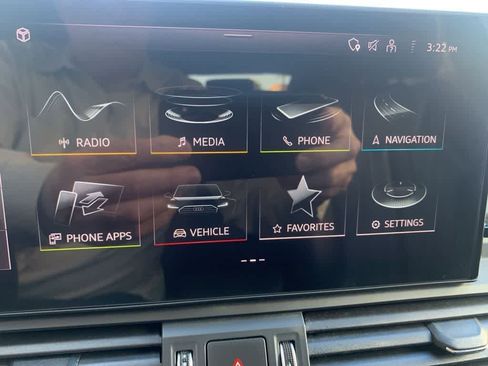 Used 2023 Audi Q5 e Premium w/ Convenience Package image 8