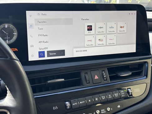 Used 2023 Lexus ES 300h w/ Accessory Package (Z2) FWD image 23