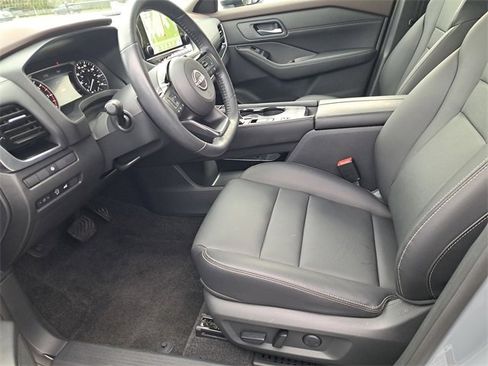 Used 2023 Nissan Rogue SL w/ SL Premium Package image 16