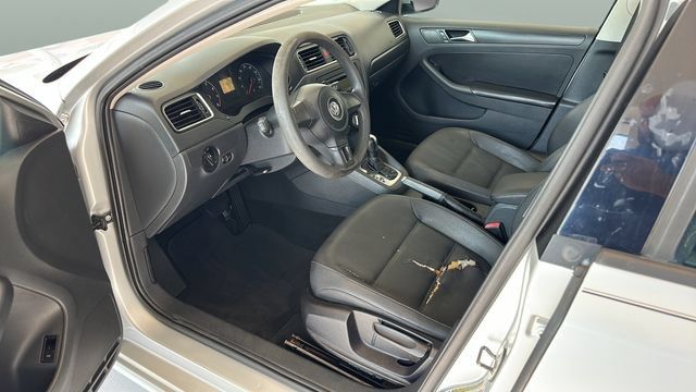 Used 2011 Volkswagen Jetta SE FWD image 8