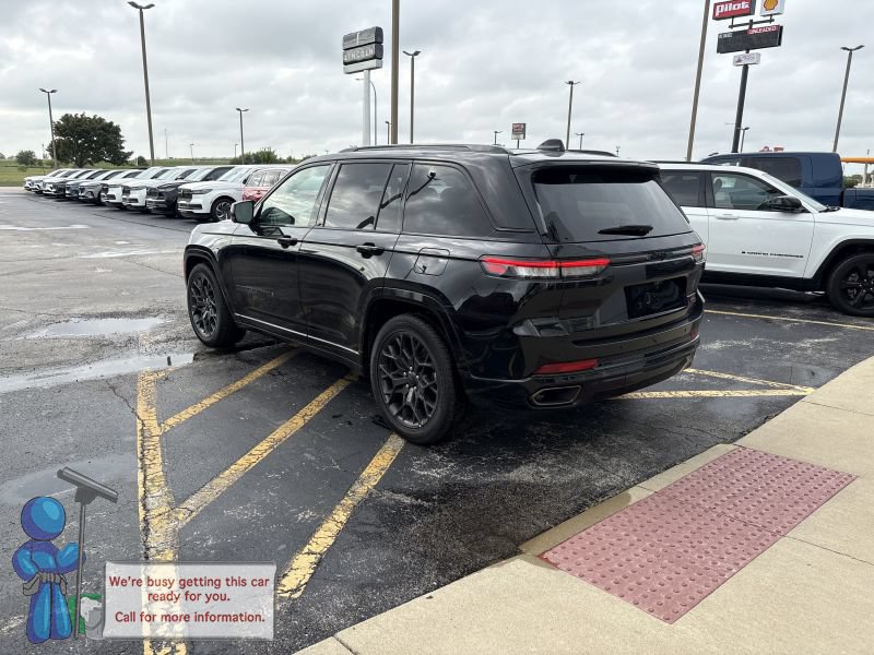 Used 2025 Jeep Grand Cherokee Summit w/ Obsidian Package AWD/4WD image 3