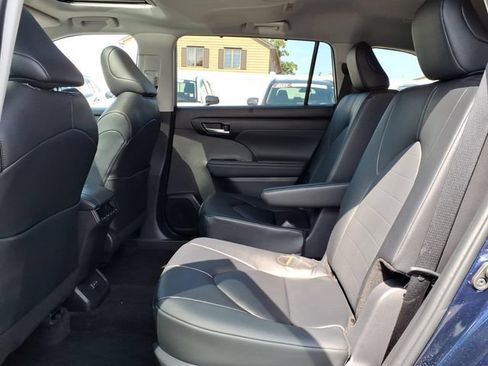 Used 2026 Toyota Highlander XLE AWD/4WD image 9