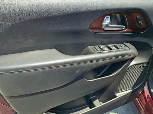 Certified 2020 Chrysler Pacifica Limited FWD image 13
