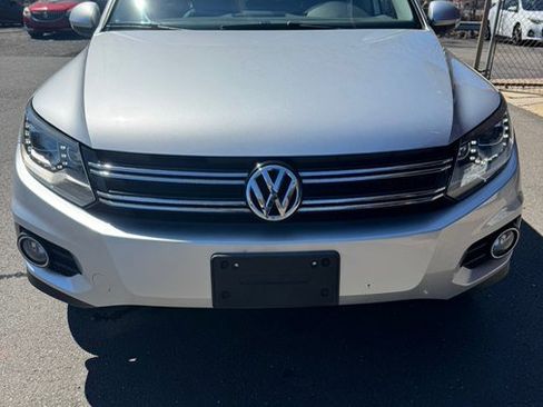 Used 2016 Volkswagen Tiguan SEL image 2