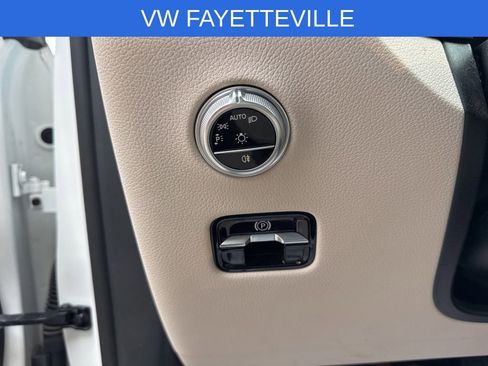 Used 2025 Mercedes-Benz GLC 300 4MATIC image 18