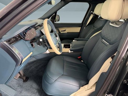 Used 2025 Land Rover Range Rover SV AWD/4WD image 5