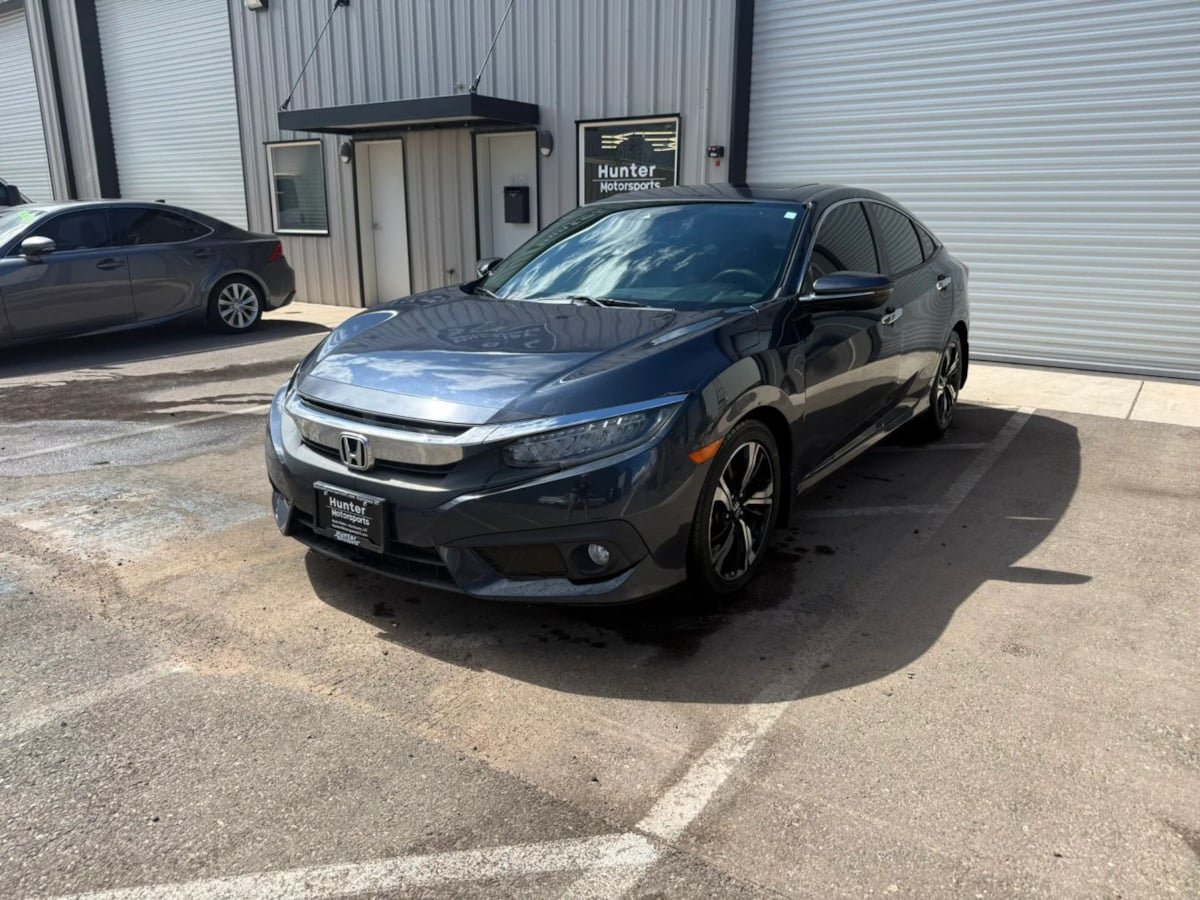 Used 2017 Honda Civic Touring image 2